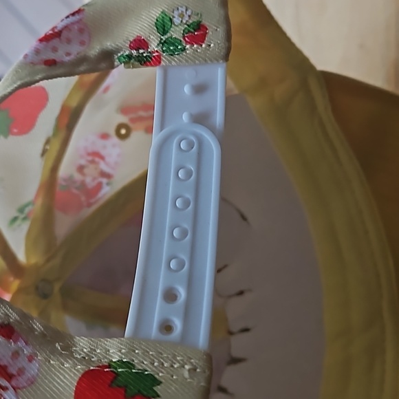 STRAWBERRY SHORTCAKE BASEBALL CAP - Picture 5 of 11